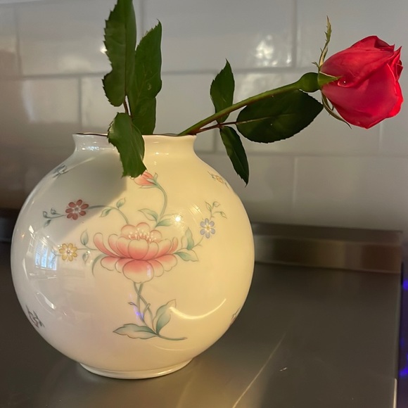 🌹Lenox 🌹China Rose Manor Globe Vase •hand decorated with 24k gold 💎 - Picture 4 of 7